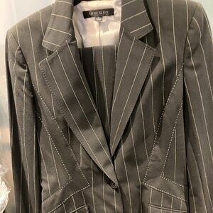Anne Klein- Pin stripe pantsuit Size 10 lined
